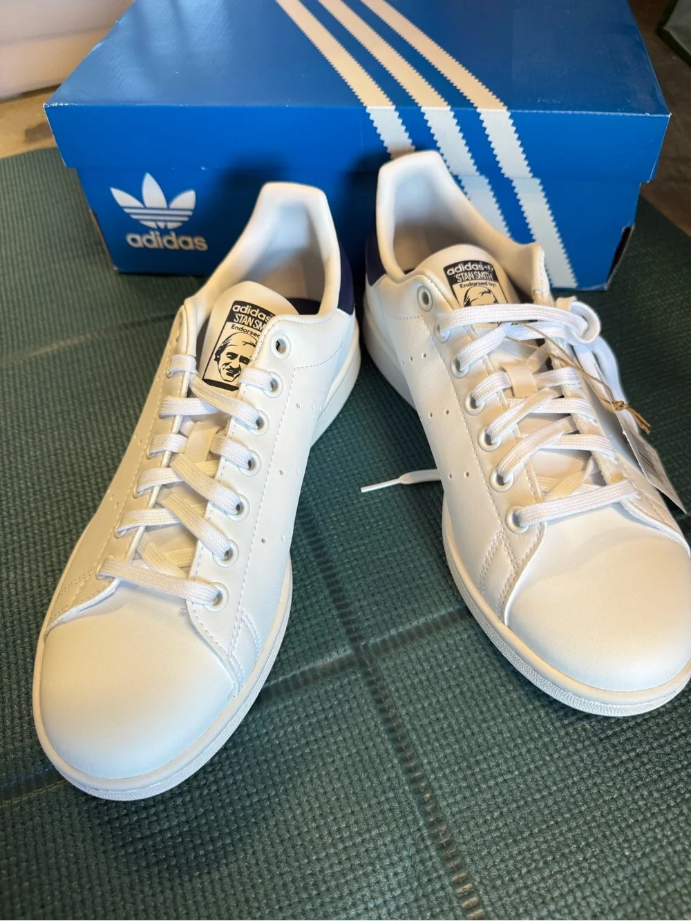 adidas Stan Smith Women’s White Sneakers with Navy Heel Tab NWT Women’s 8